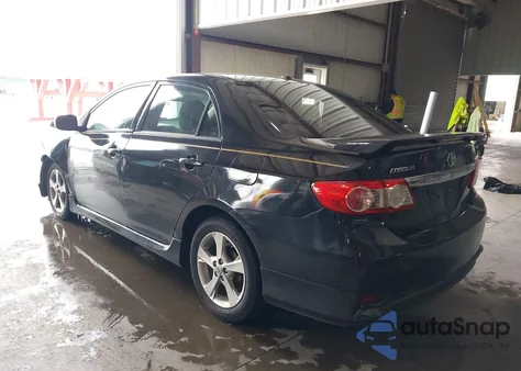 2011 Toyota Corolla S z USA, uszkodzony, nr VIN 2T1BU4EE2BC738044